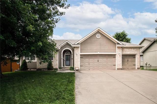406 Briar Ln, Kearney, MO 64060