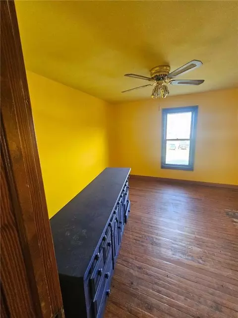 Bedroom - 2103 Main St, Bethany, MO 64424 photo 2 of 2