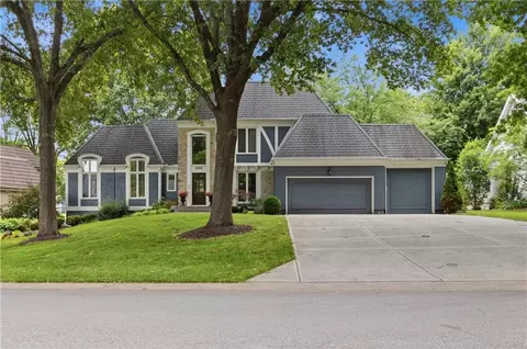 12603 Pawnee Ln, Leawood, KS 66209