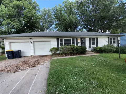 10107 Cambridge Ave, Kansas City, MO 64134