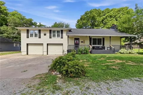 405 SW 16th St, Blue Springs, MO 64015