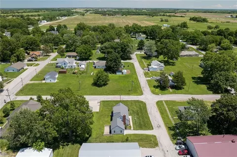 View/Area - 109 E Chestnut St, Hamilton, MO 64644 photo 4 of 5