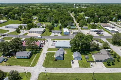 View/Area - 109 E Chestnut St, Hamilton, MO 64644 photo 2 of 5
