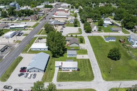 View/Area - 109 E Chestnut St, Hamilton, MO 64644 photo 1 of 5