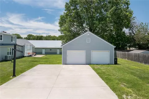 Exterior - 109 E Chestnut St, Hamilton, MO 64644 photo 4 of 4