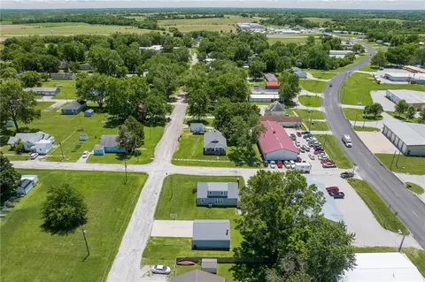 View/Area - 109 E Chestnut St, Hamilton, MO 64644 photo 3 of 5