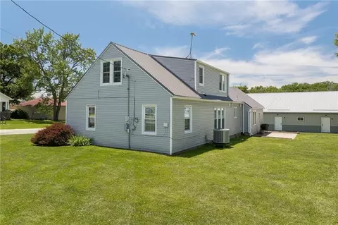 Exterior - 109 E Chestnut St, Hamilton, MO 64644 photo 3 of 4