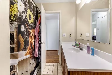 Bath - 12907 E Mccoy St, Independence, MO 64055 photo 1 of 3