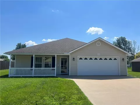 610 S Connor St, Odessa, MO 64076