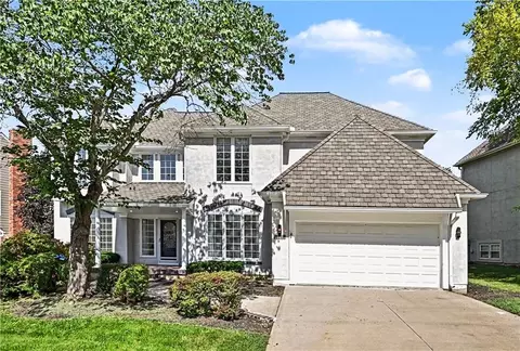 10240 S Northlake Ave, Olathe, KS 66061
