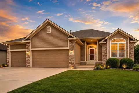 10141 N Lane Dr, Kansas City, MO 64157