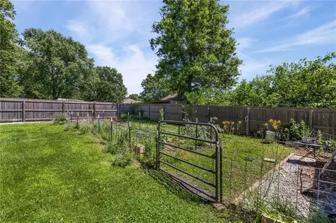 Exterior - 609 Loran Ln, Raymore, MO 64083 photo 2 of 3