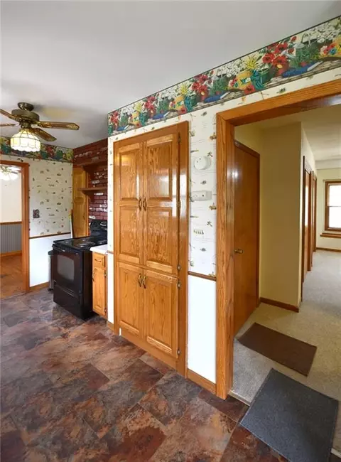 Kitchen - 9604 E 32nd St, Independence, MO 64052 photo 4 of 5