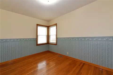 Bedroom - 9604 E 32nd St, Independence, MO 64052 photo 3 of 5