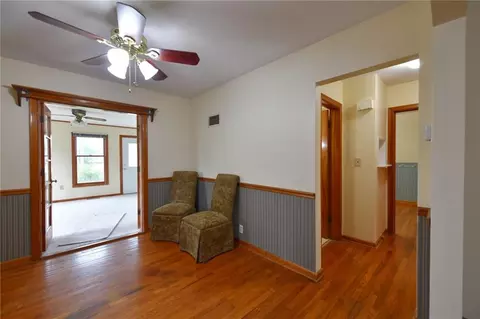 Entry Way - 9604 E 32nd St, Independence, MO 64052 photo 1 of 7