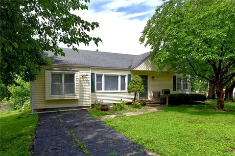 Exterior - 9604 E 32nd St, Independence, MO 64052 photo 9 of 12