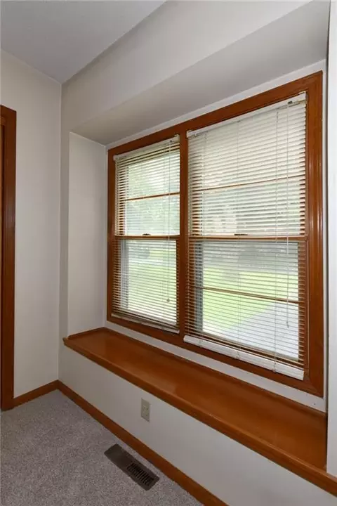 Entry Way - 9604 E 32nd St, Independence, MO 64052 photo 7 of 7