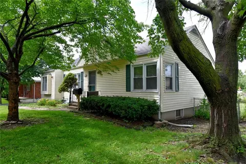 Exterior - 9604 E 32nd St, Independence, MO 64052 photo 2 of 12