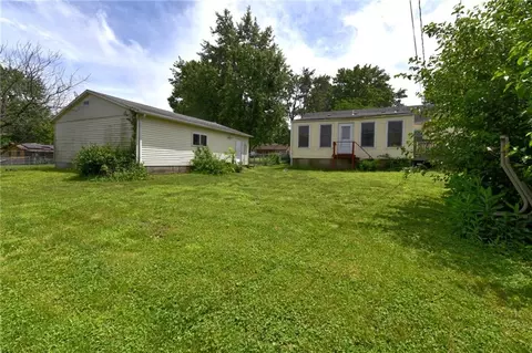 Exterior - 9604 E 32nd St, Independence, MO 64052 photo 4 of 12
