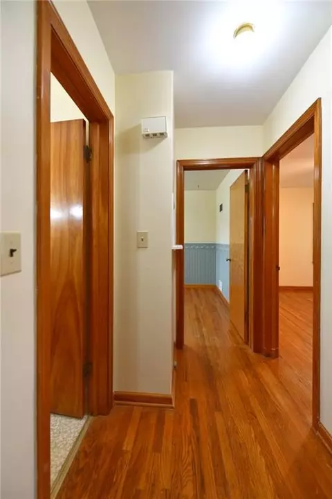 Entry Way - 9604 E 32nd St, Independence, MO 64052 photo 3 of 7