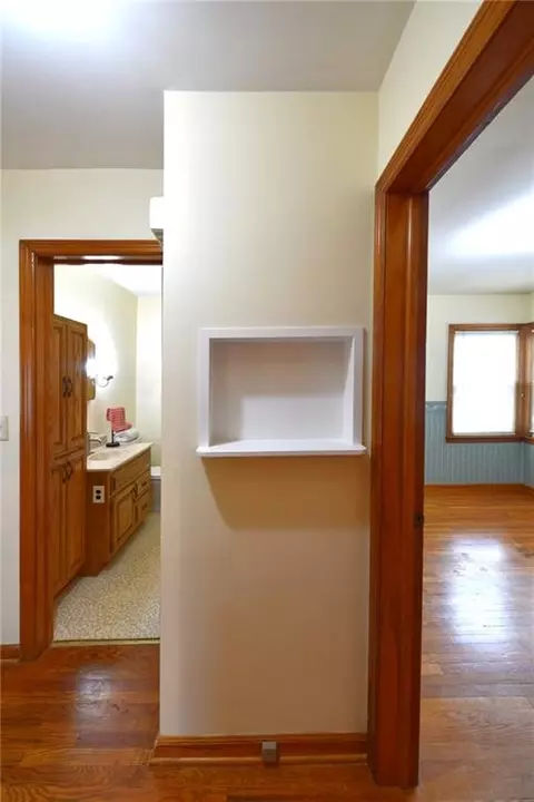 Entry Way - 9604 E 32nd St, Independence, MO 64052 photo 6 of 7