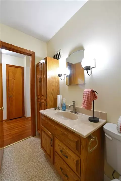 Bath - 9604 E 32nd St, Independence, MO 64052 photo 3 of 4