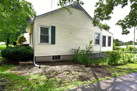 Exterior - 9604 E 32nd St, Independence, MO 64052 photo 11 of 12