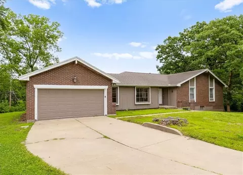 9905 Wayne Ave, Kansas City, MO 64131
