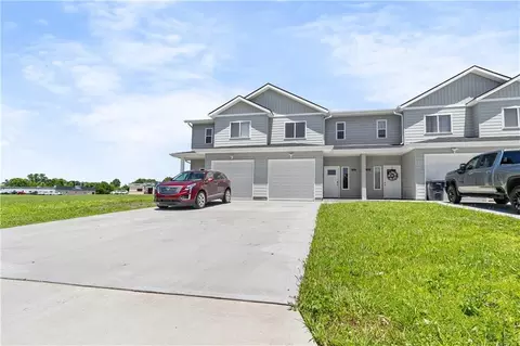 1512 W 32nd St, Sedalia, MO 65301