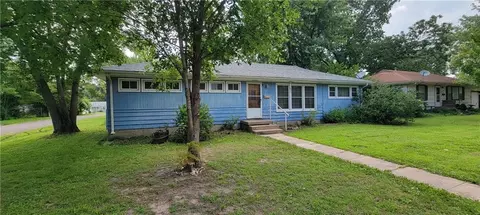 604 N Vermont St, Iola, KS 66749