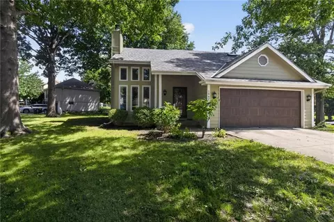 10425 N Campbell Ct, Kansas City, MO 64155