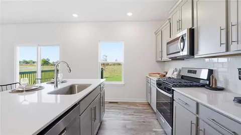 Kitchen - 721 Solstice Cir, Belton, MO 64012 photo 4 of 5
