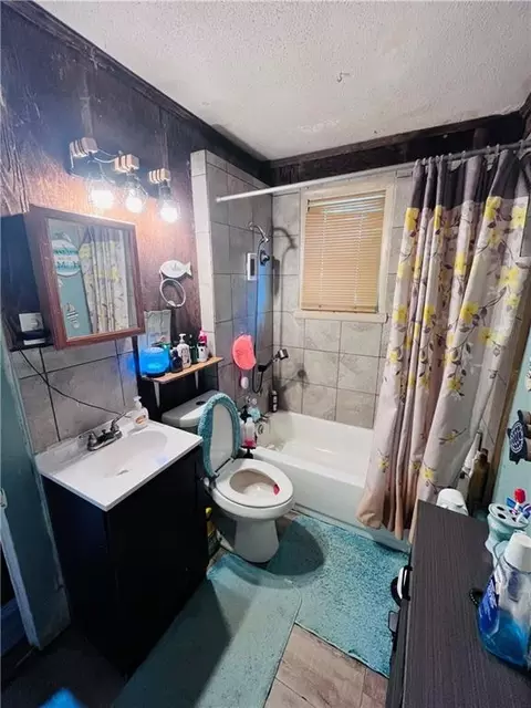 Bath - 2403 Main St, Bethany, MO 64424 photo 1 of 2