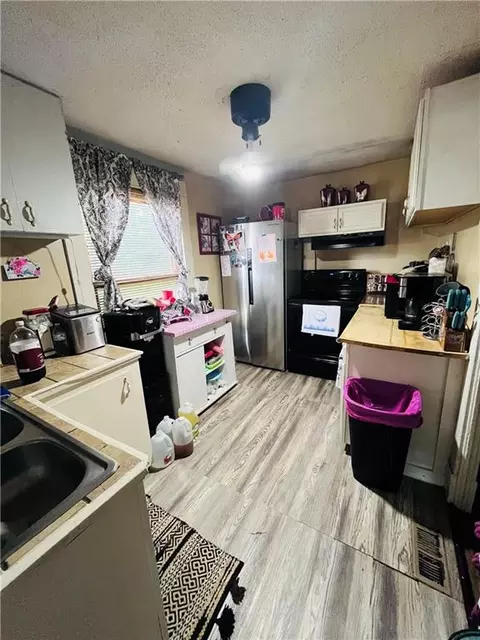 Kitchen - 2403 Main St, Bethany, MO 64424 photo 1 of 2