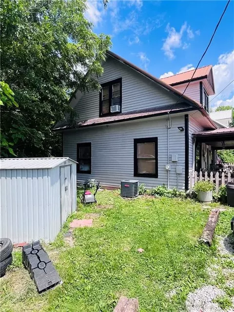 Exterior - 2403 Main St, Bethany, MO 64424 photo 4 of 6