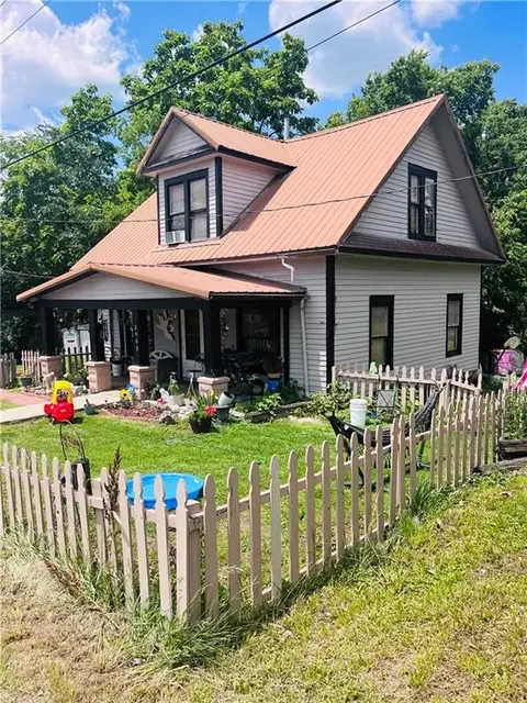 Exterior - 2403 Main St, Bethany, MO 64424 photo 2 of 6