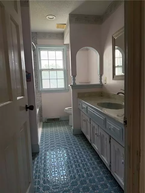 Bath - 15111 E 44th St, Independence, MO 64055 photo 1 of 1