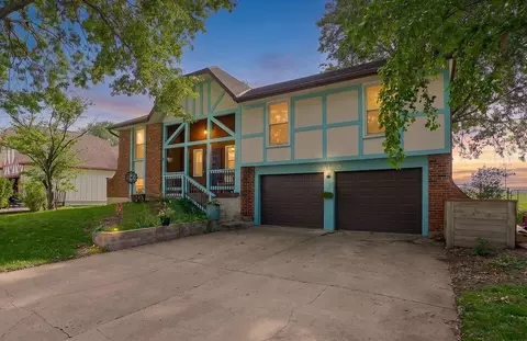 318 N Cherry St, Gardner, KS 66030
