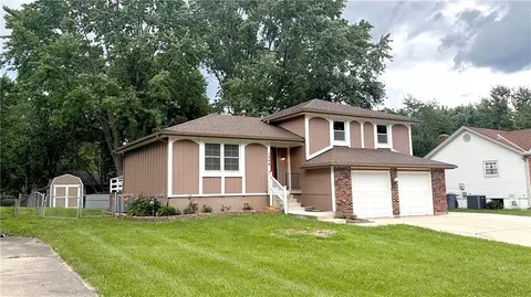 1208 SE 4th Ter, Lees Summit, MO 64063