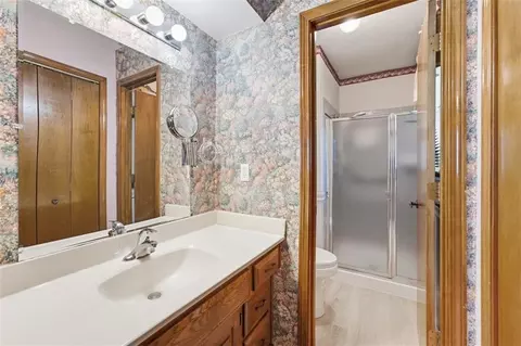 Bath - 105 SE Colony Dr, Lees Summit, MO 64063 photo 1 of 4