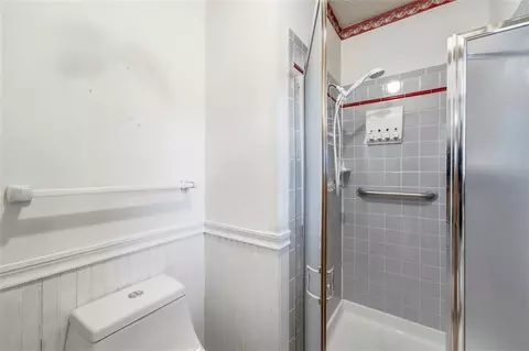 Bath - 105 SE Colony Dr, Lees Summit, MO 64063 photo 2 of 4