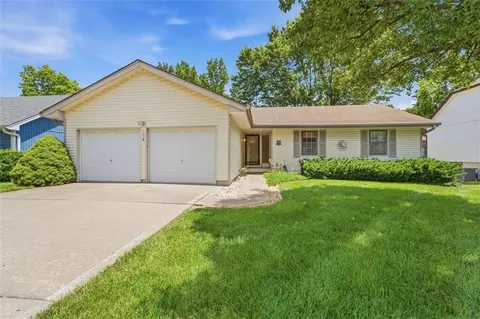 105 SE Colony Dr, Lees Summit, MO 64063