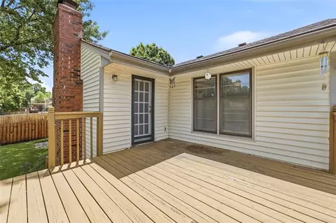 Exterior - 105 SE Colony Dr, Lees Summit, MO 64063 photo 3 of 8