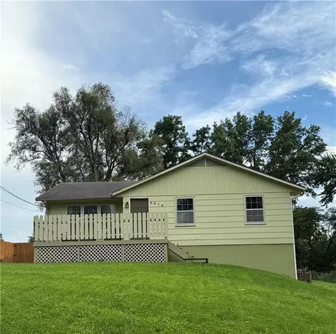 3910 Pacific St, Saint Joseph, MO 64507