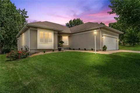 940 SW Woodbridge Ct, Topeka, KS 66606