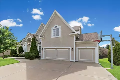 9020 N Oxford Ave, Kansas City, MO 64157