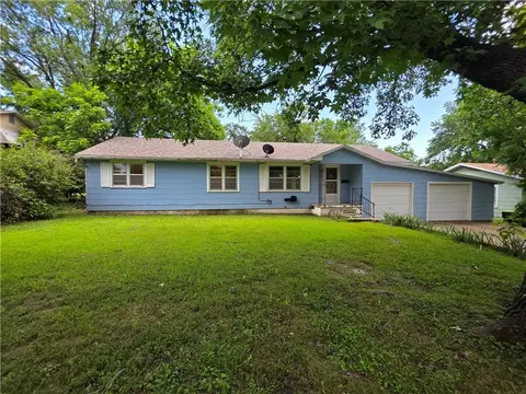210 W Fields Blvd, El Dorado Springs, MO 64744