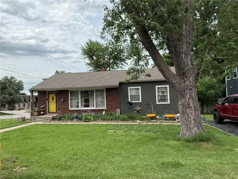 4630 W 60th St, Fairway, KS 66205