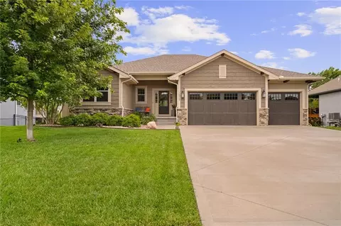 19736 Norton St, Spring Hill, KS 66083