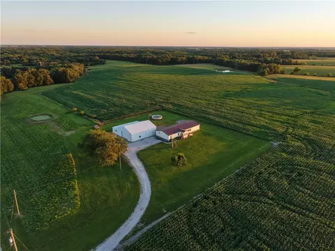 2239 County Road 1390 Rd, Cairo, MO 65239